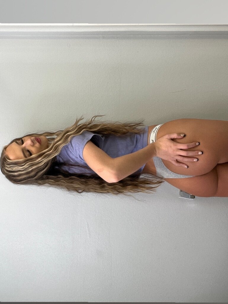 August Reign💋 OnlyFans header