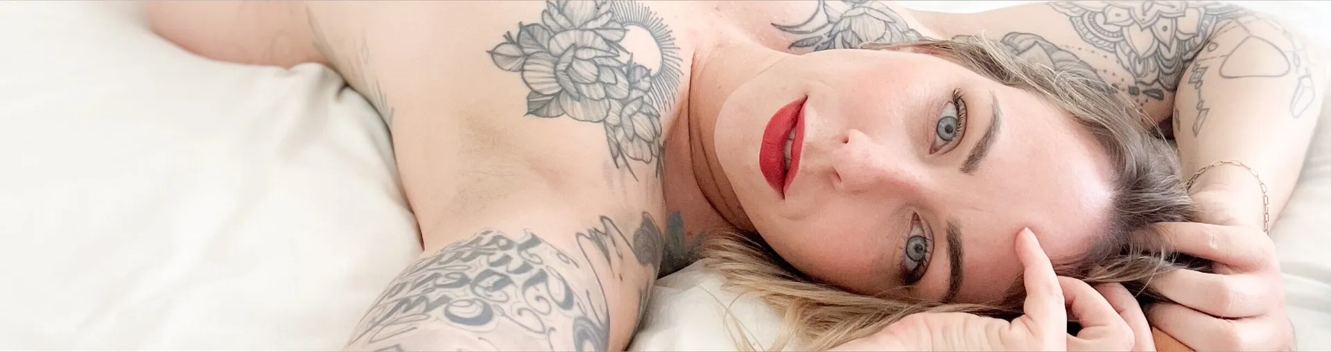 InsideAbbey💜 OnlyFans header