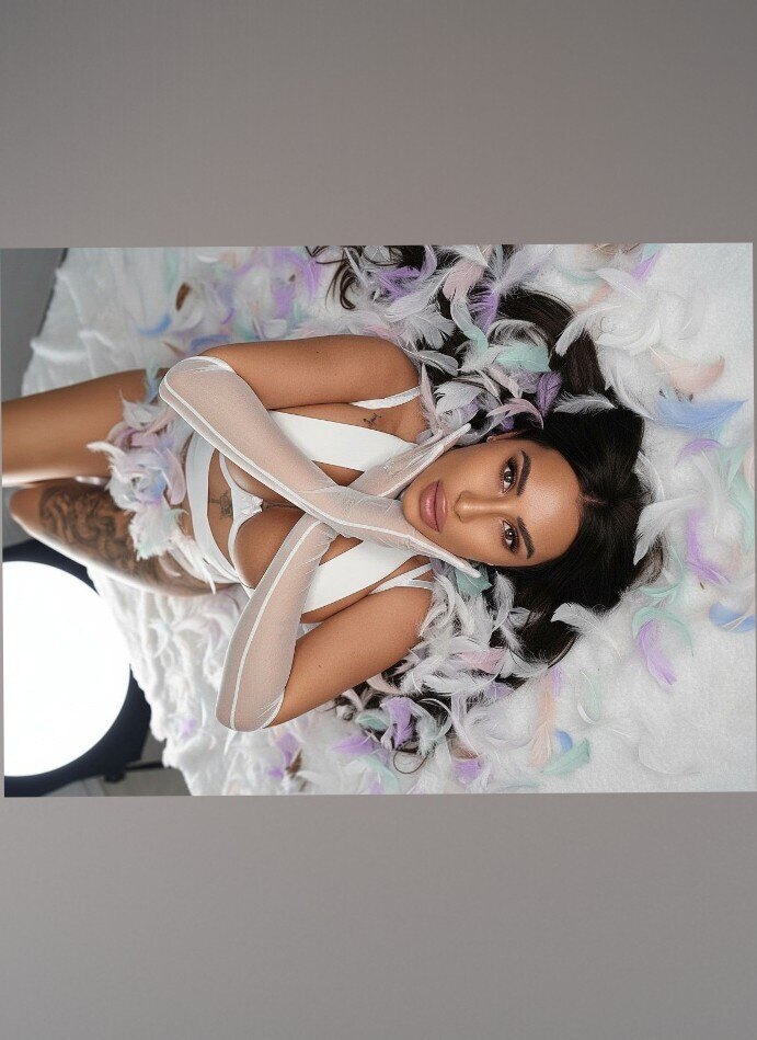 adelinna OnlyFans header