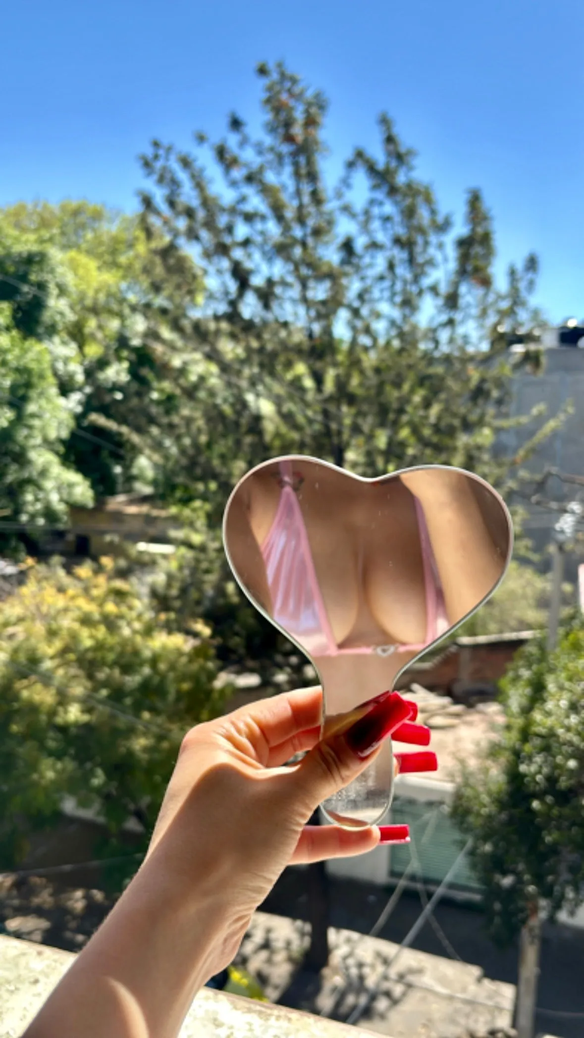 Itzel OnlyFans header