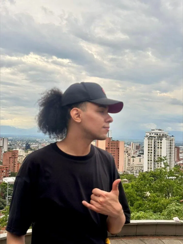 Ale C OnlyFans header