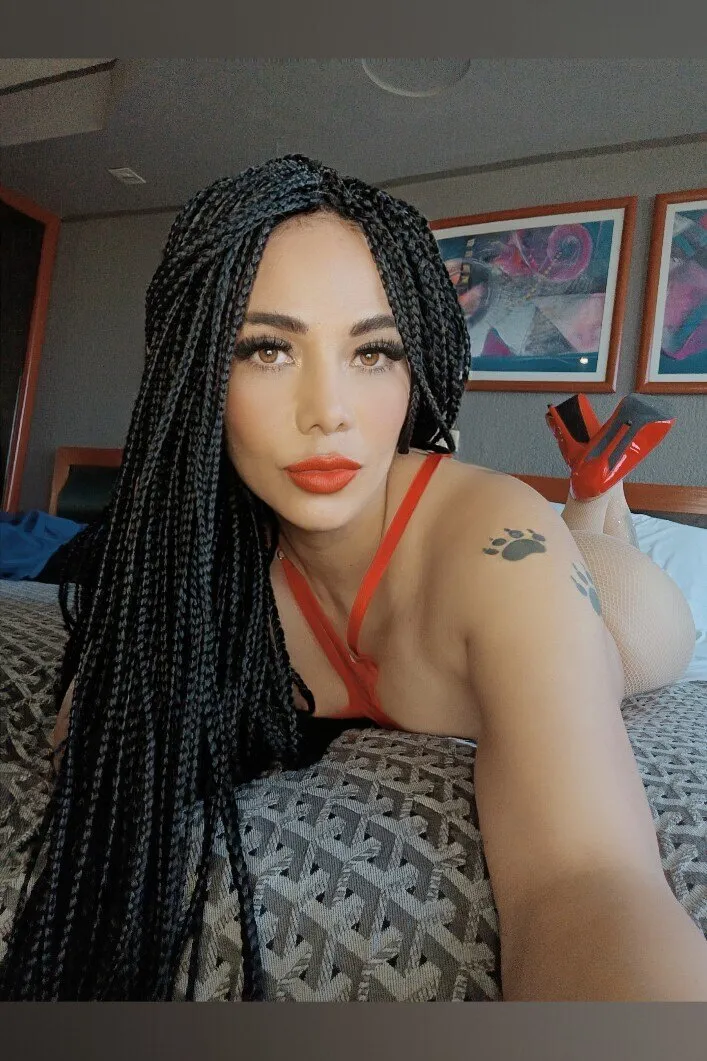 Alizee Sanzeth OnlyFans header