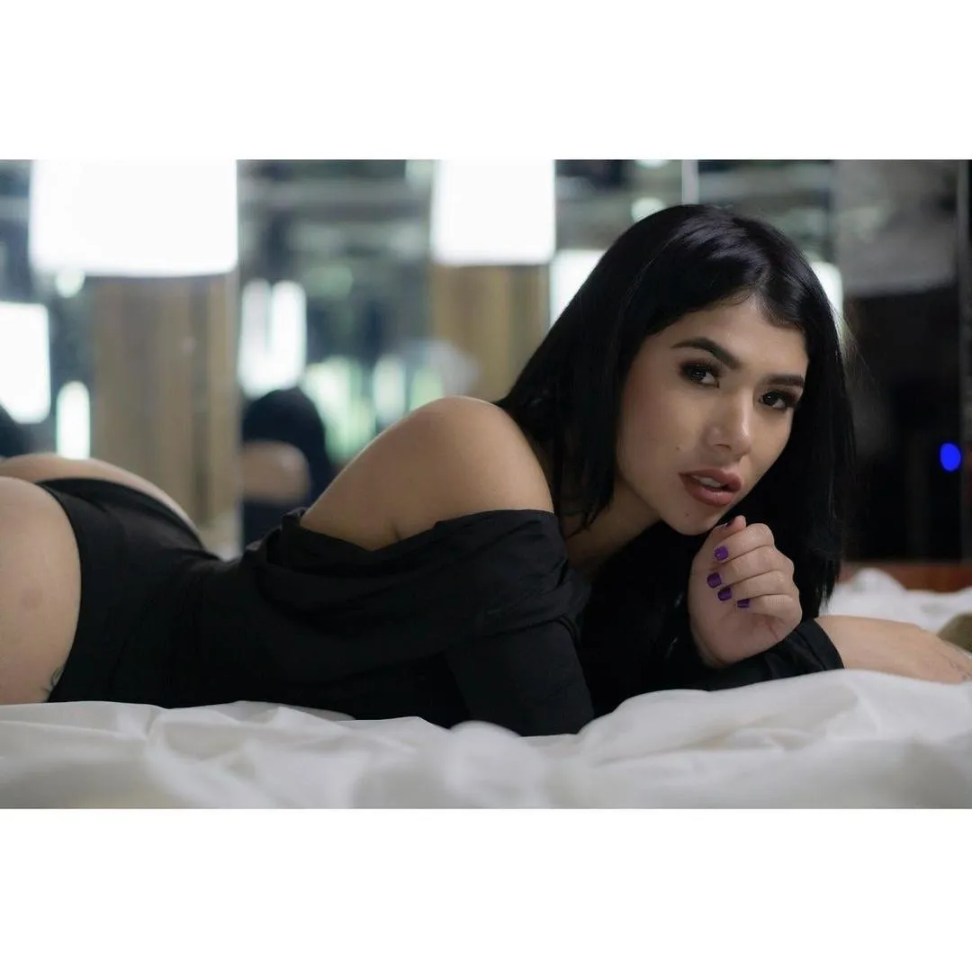 Anaid OnlyFans header
