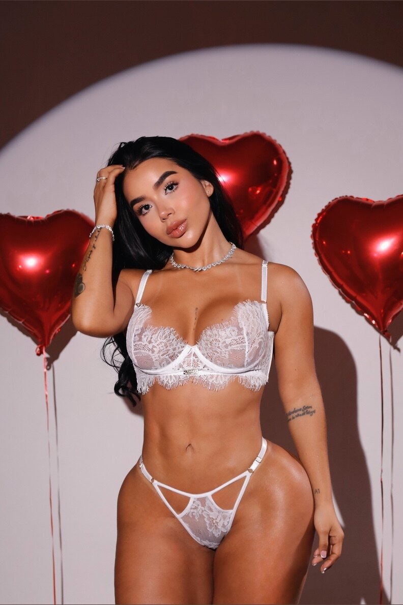 Angie Lorenna OnlyFans