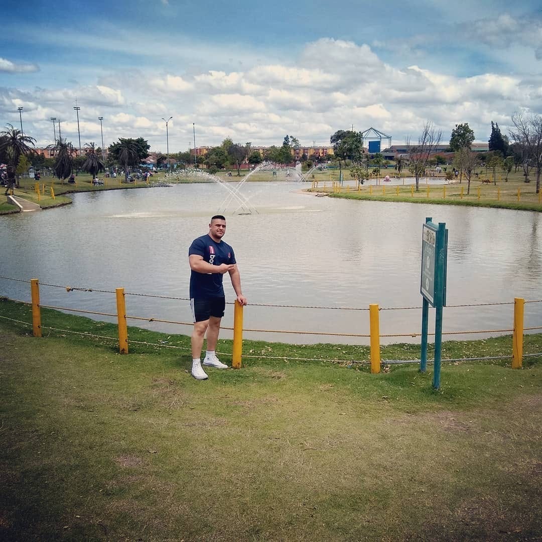 ApholoV OnlyFans header