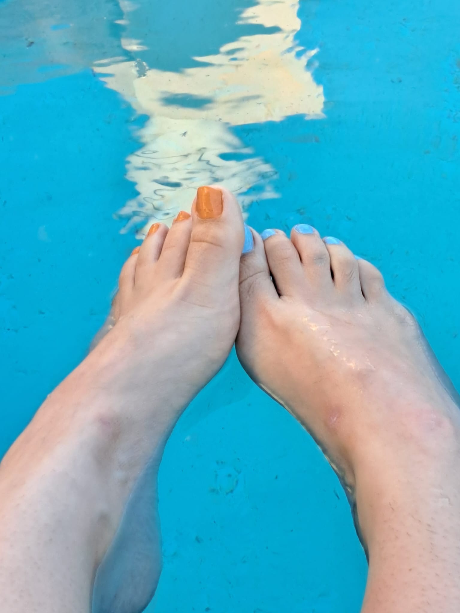 🄰🄿🄾🄻🄾👅