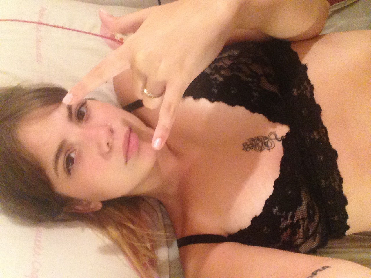 aprikiXXX OnlyFans header