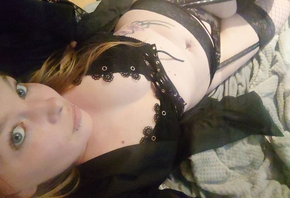 Aprilxxx OnlyFans header