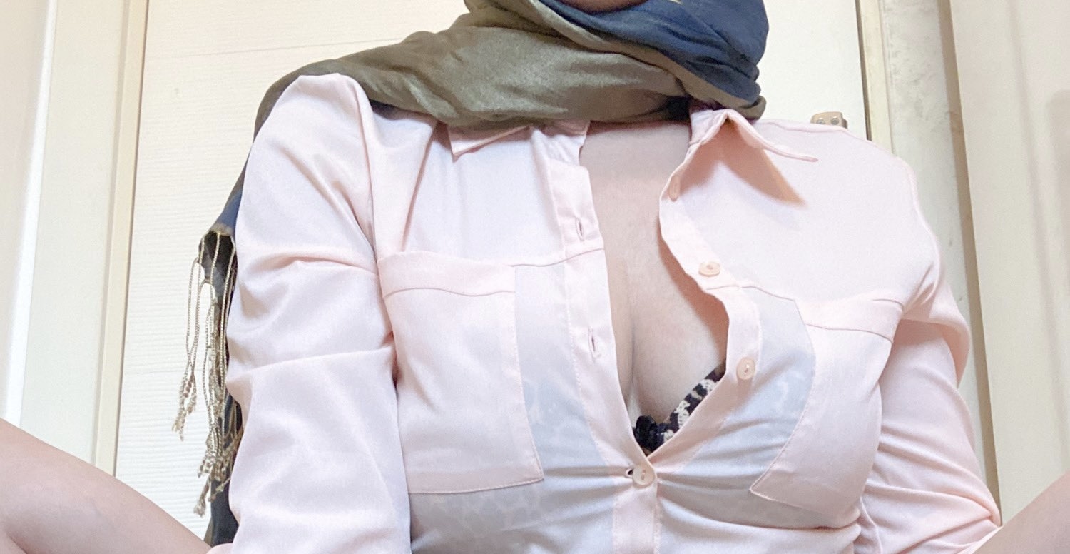 Hijabi Arab girl 🧕🏻 OnlyFans header