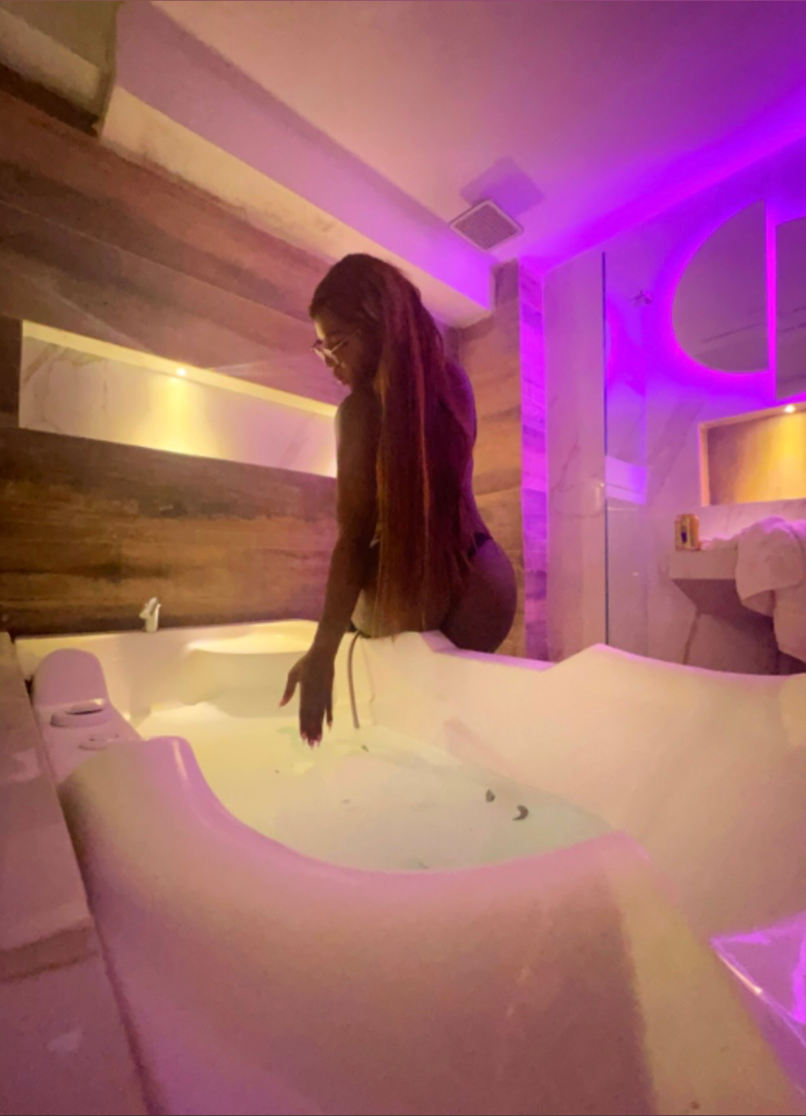 ARI HURTADO OnlyFans header