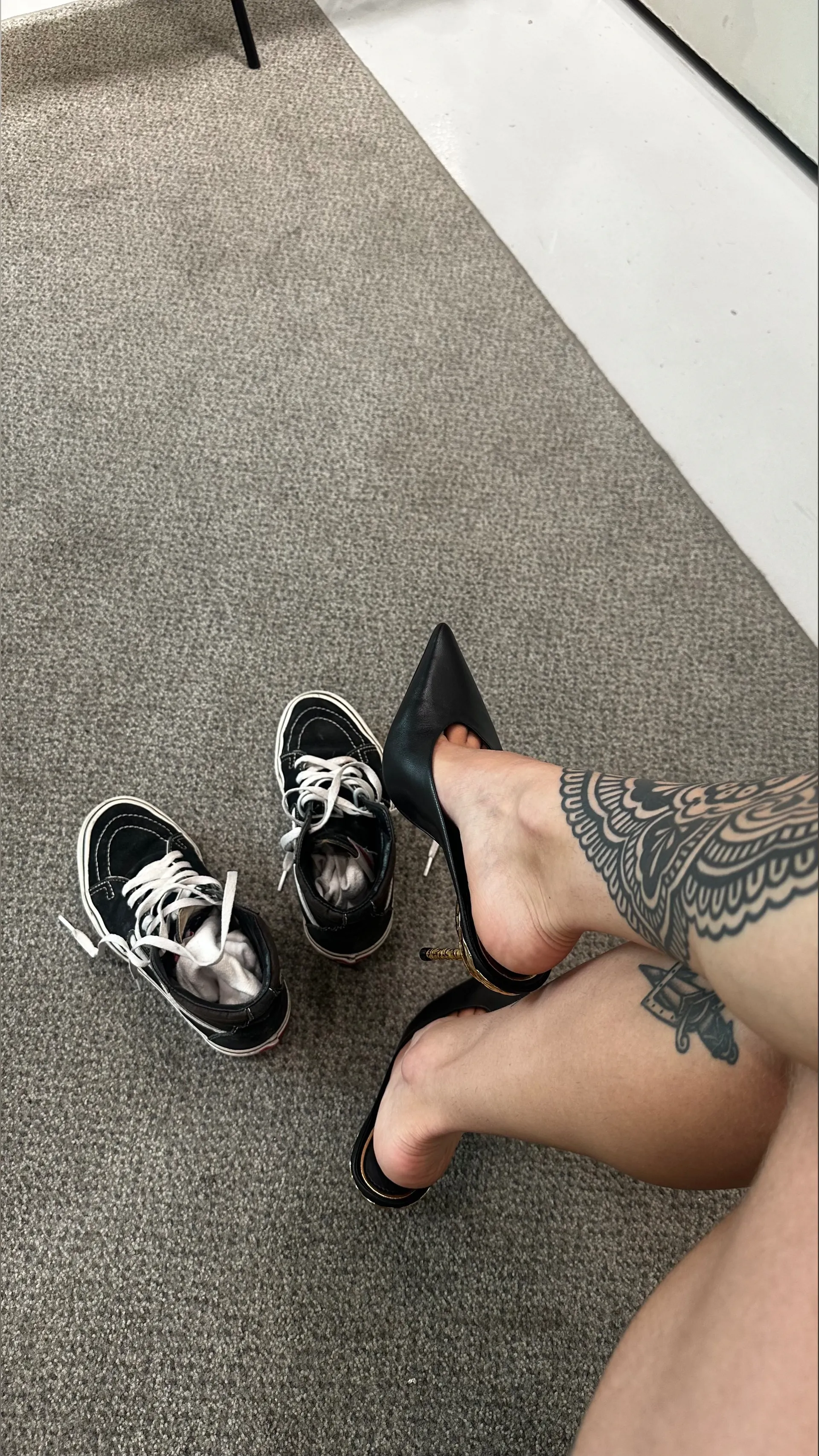 𝐀𝐔𝐑𝐄𝐀 • 𝓯𝓻𝓮𝓮 𝓹𝓪𝓰𝓮 ✨🦶🏻🧎🏻 OnlyFans header