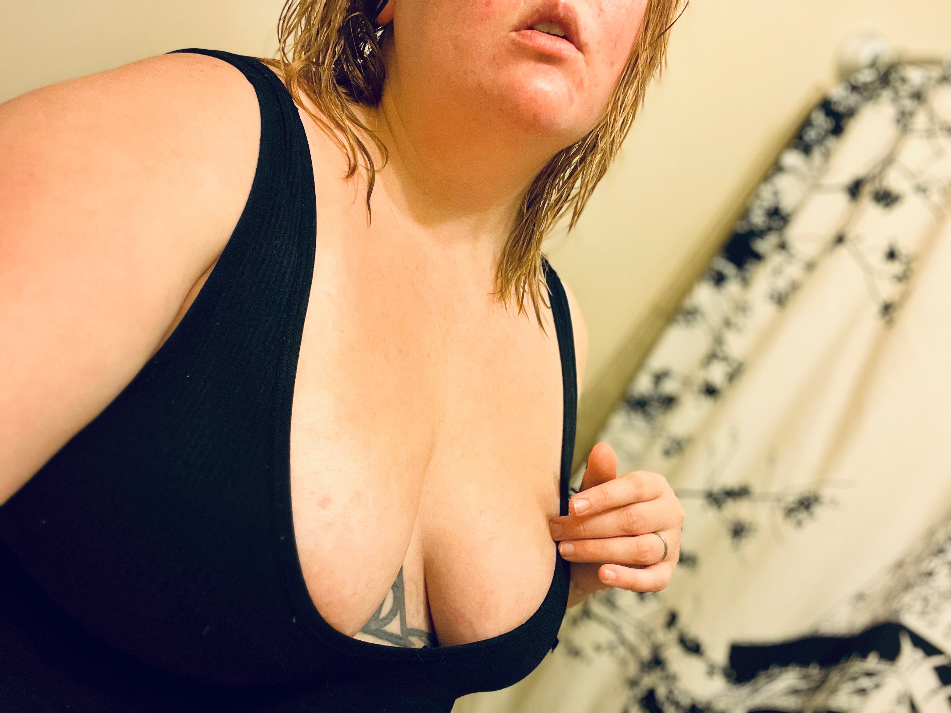 Aurora OnlyFans header