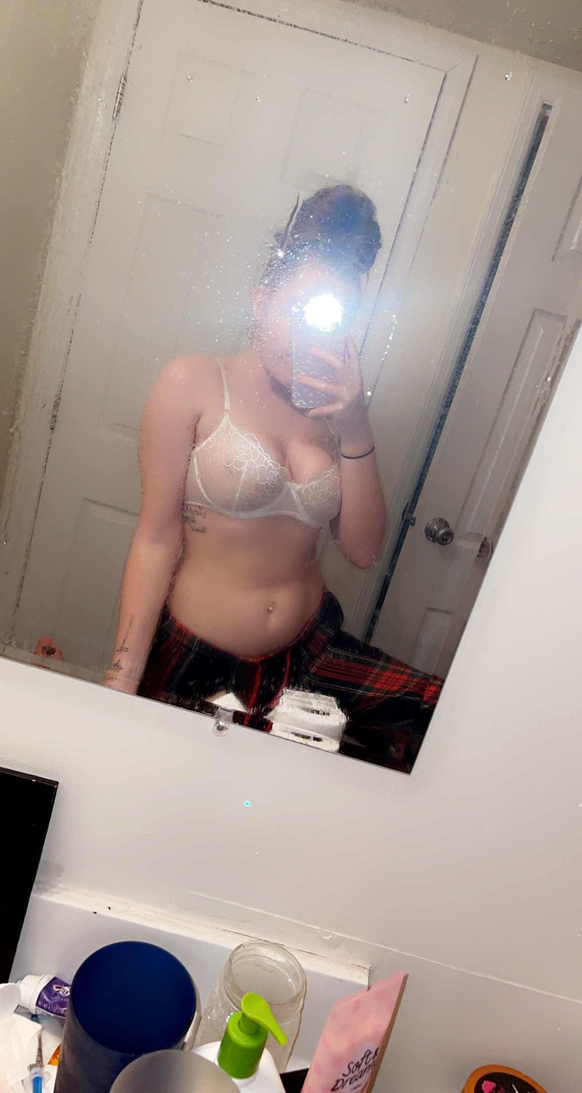 avery OnlyFans header