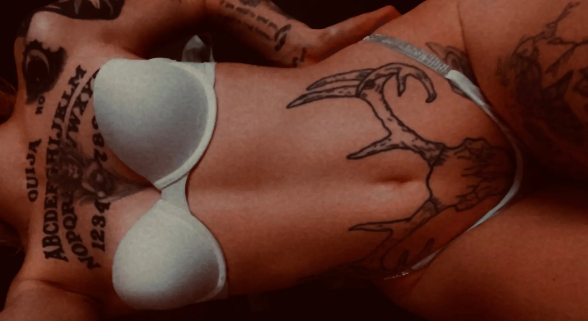 Avrie OnlyFans header