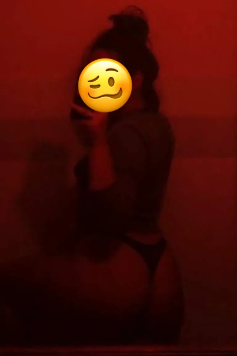 Ayelen Suarez OnlyFans header