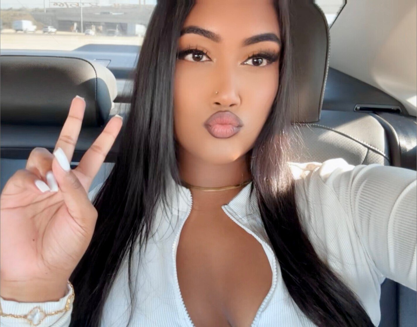 𝑨𝒚𝒆𝒔𝒉𝒂 𝑻𝒉𝒂 𝑮𝒐𝒅 👑