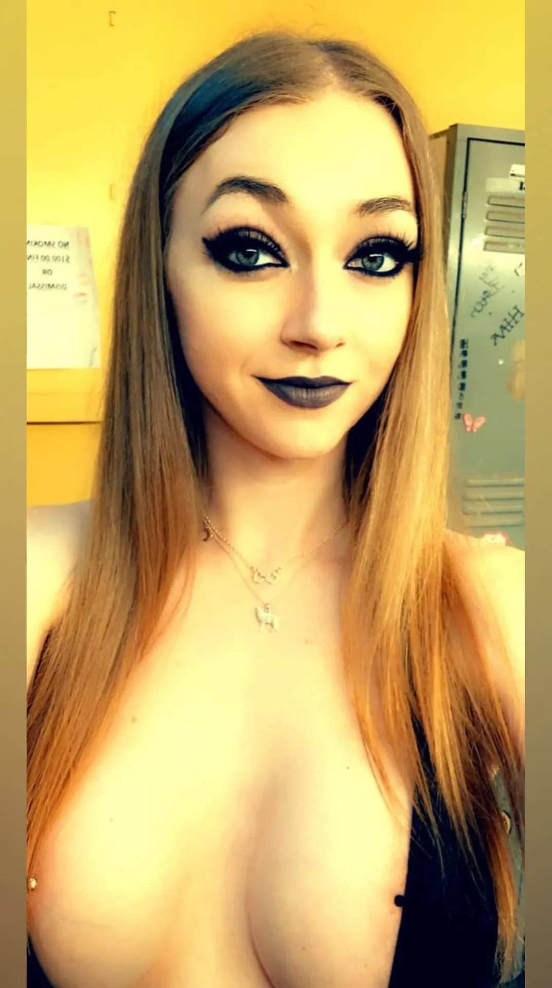 Azura Starr Official