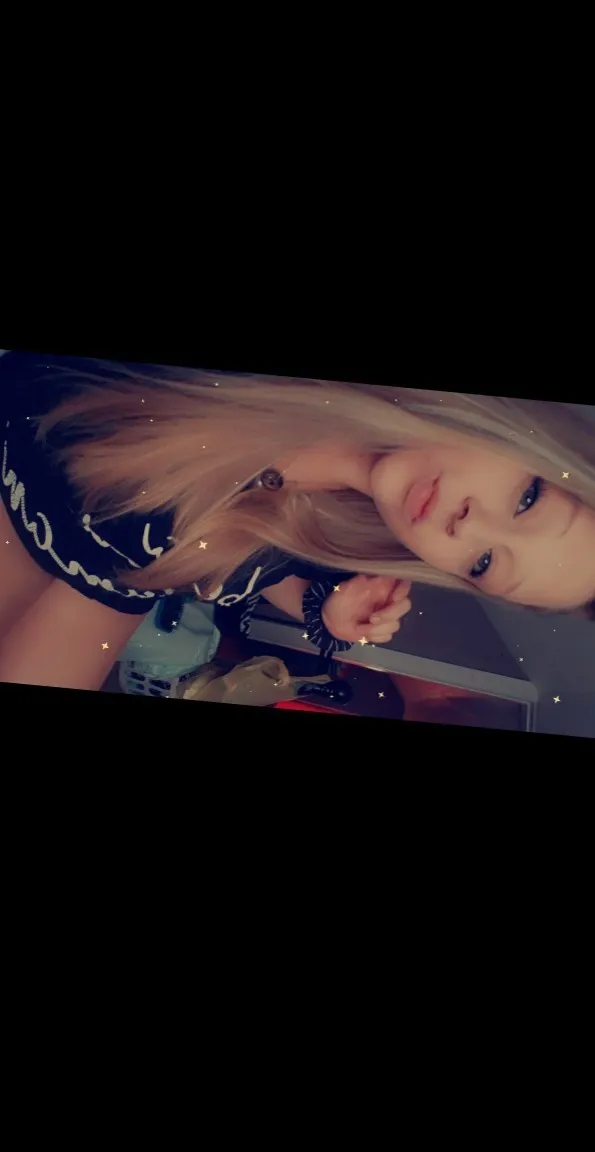 Emz OnlyFans header