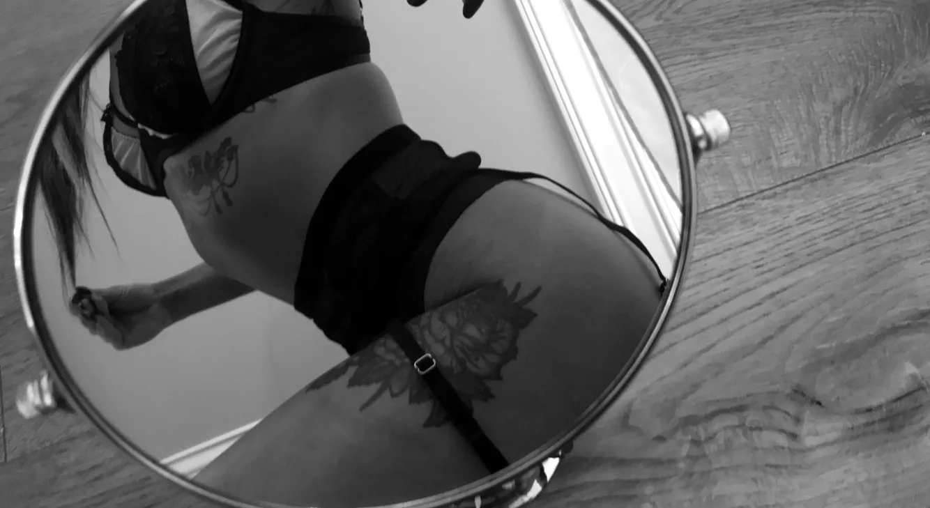 L O L A X ♡ OnlyFans header