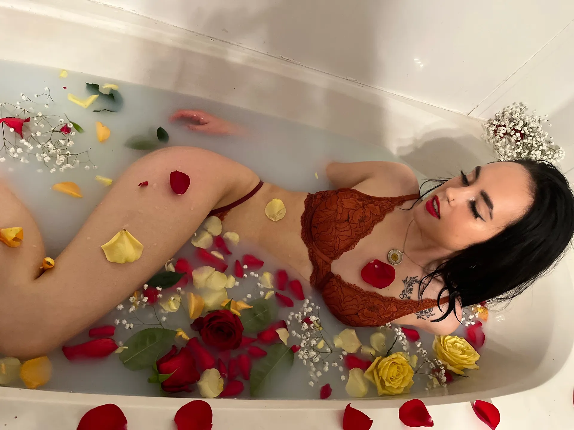 Julia OnlyFans header