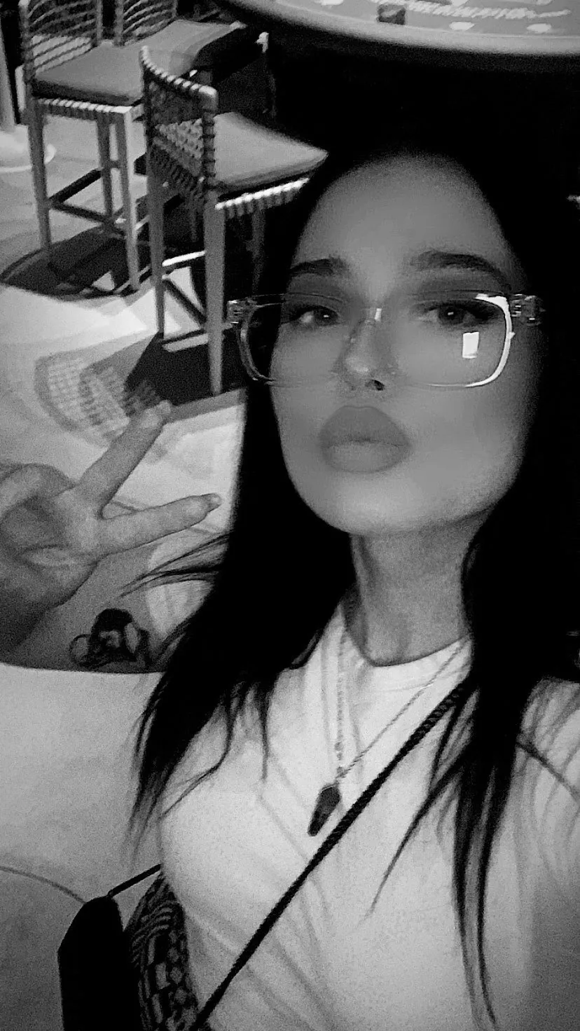 laura OnlyFans header