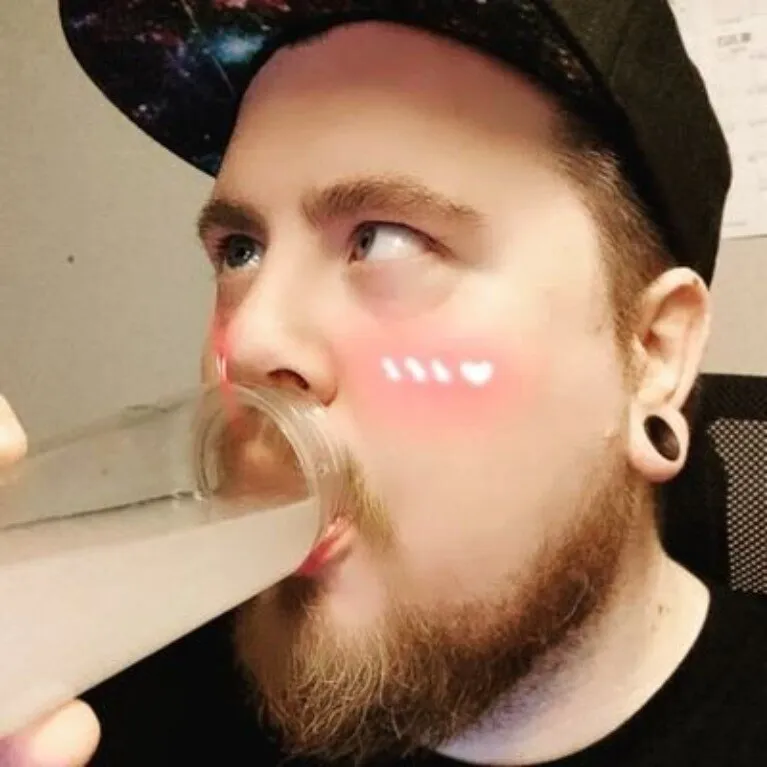 ᴮᴱᴬᴿтʜᴜɢ✅