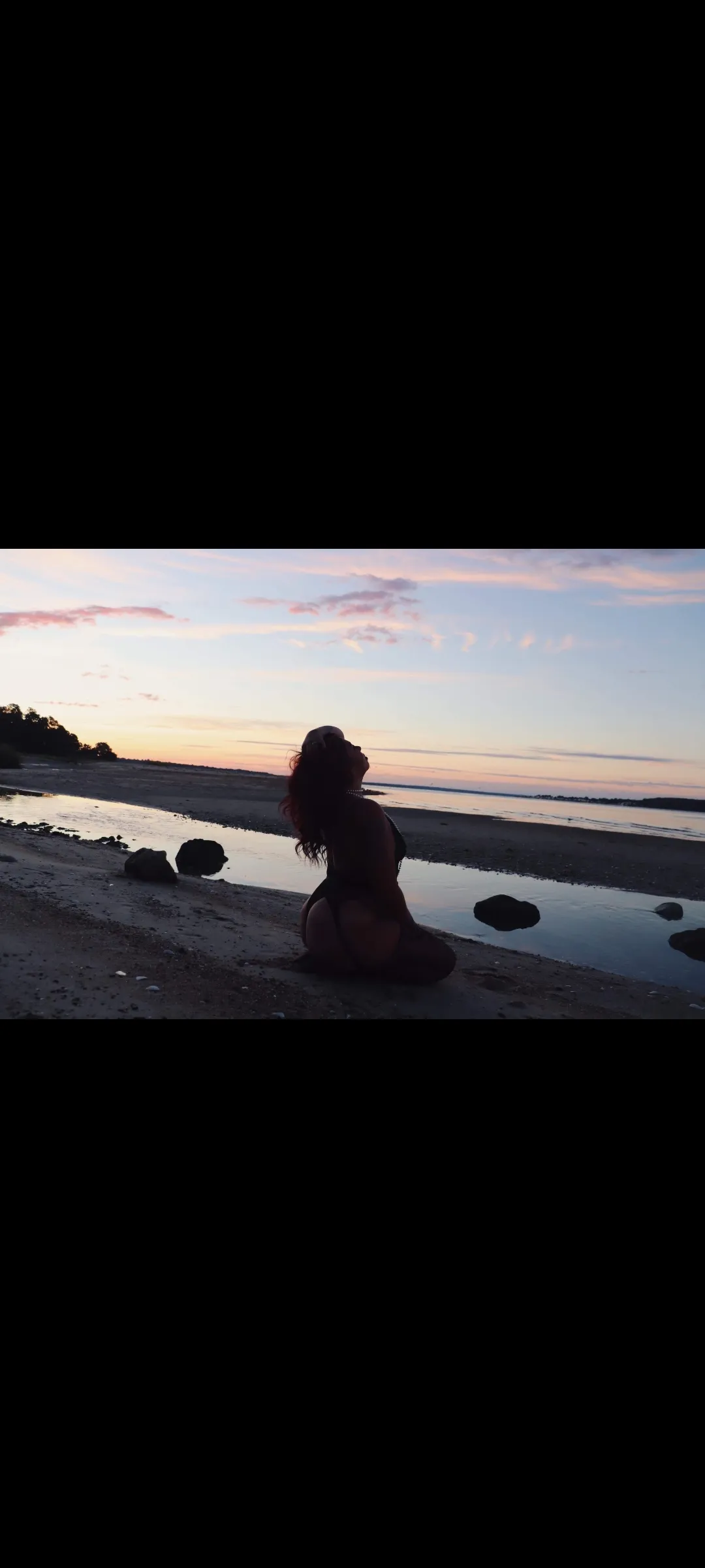 Bee curves OnlyFans header