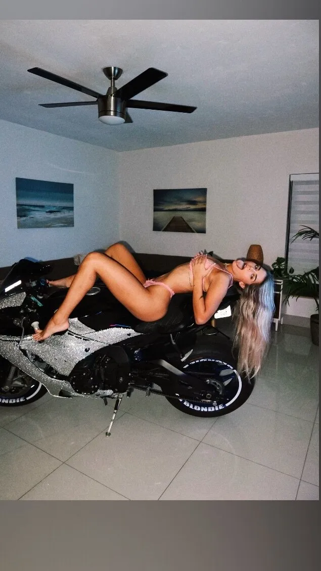 Bella💜😈 OnlyFans header