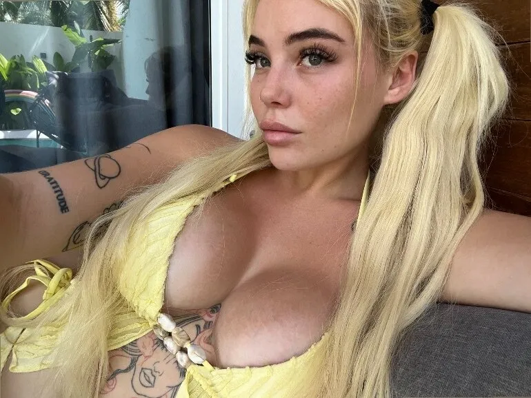 Bella 🐥 OnlyFans header