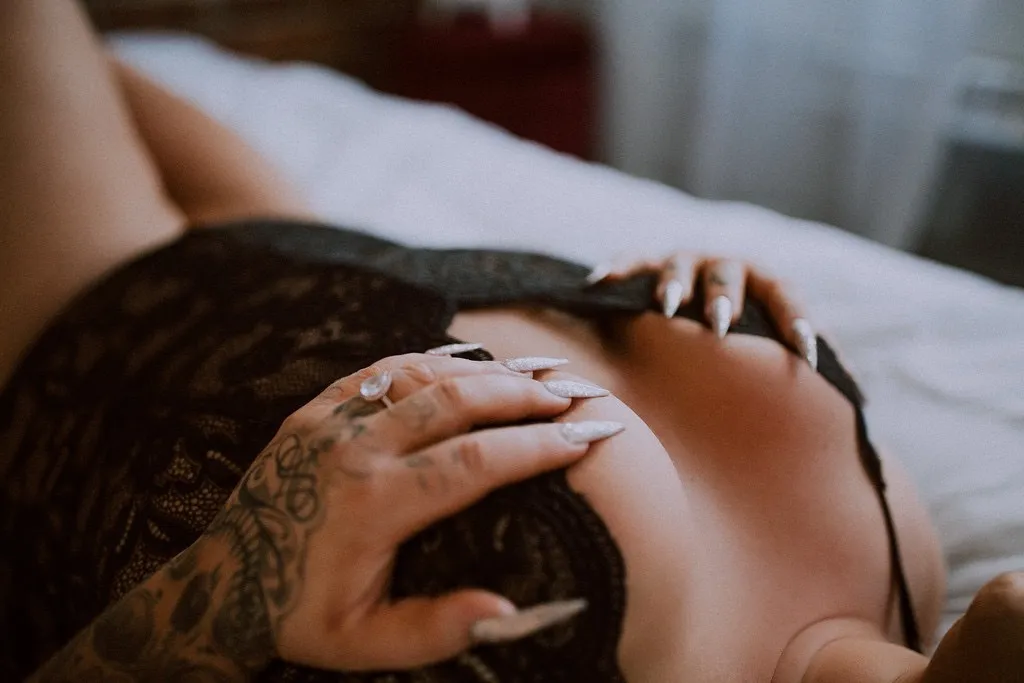 Bella Lee OnlyFans header