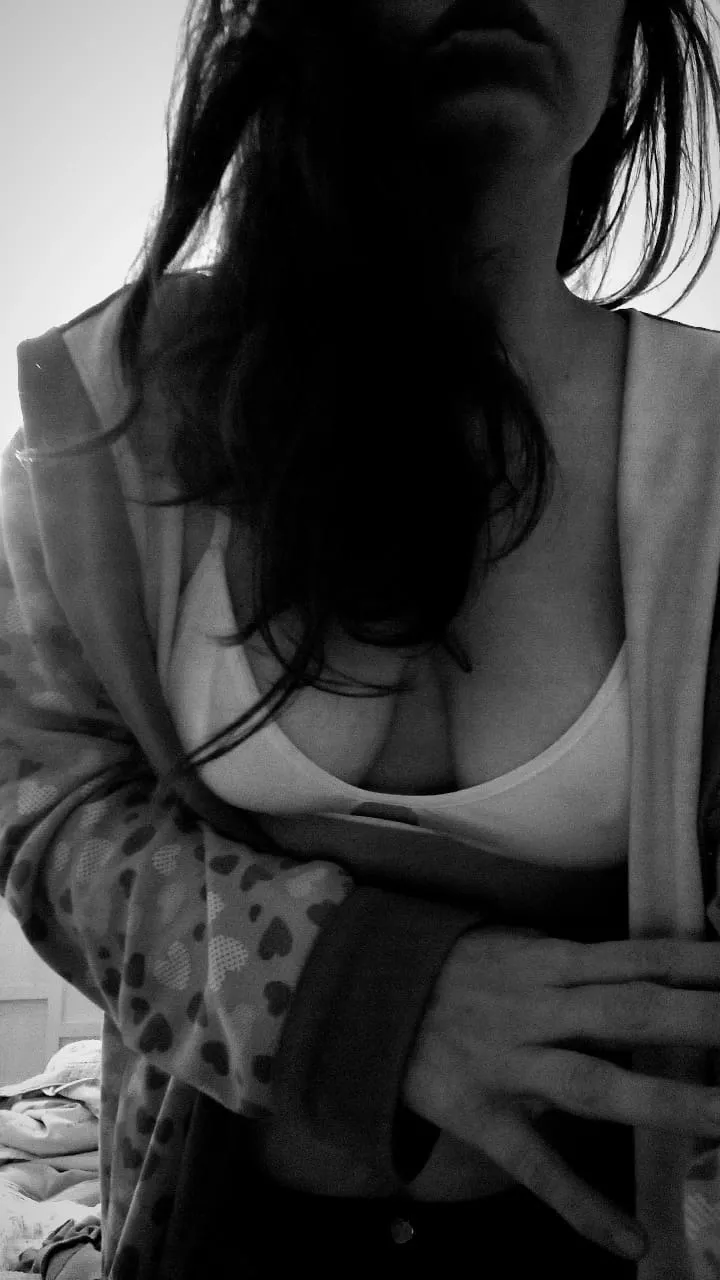 bellastormi OnlyFans header