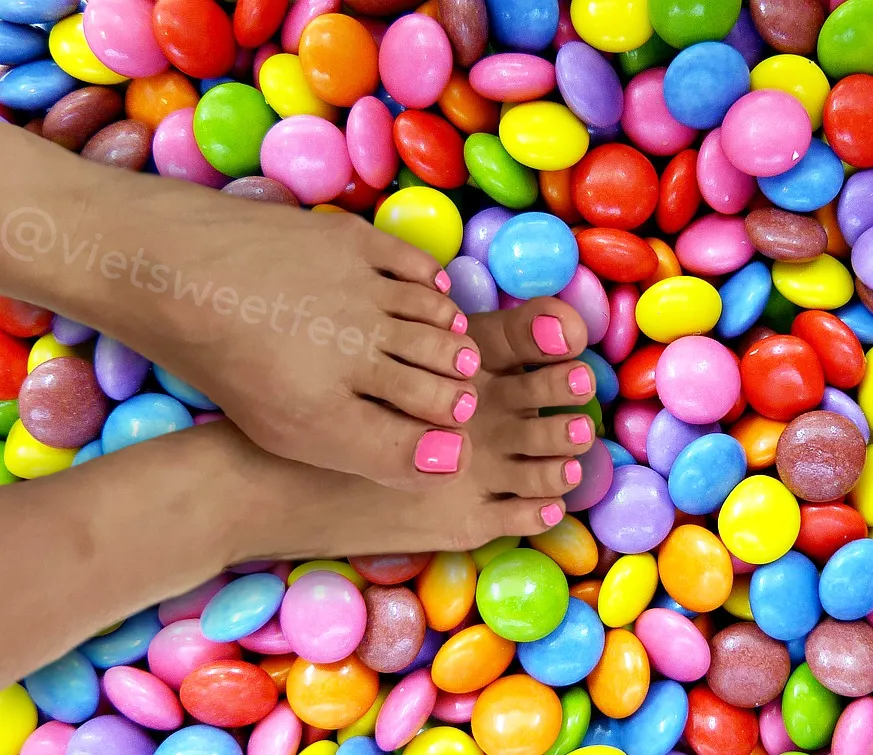 I have the prettiest asian feet on here