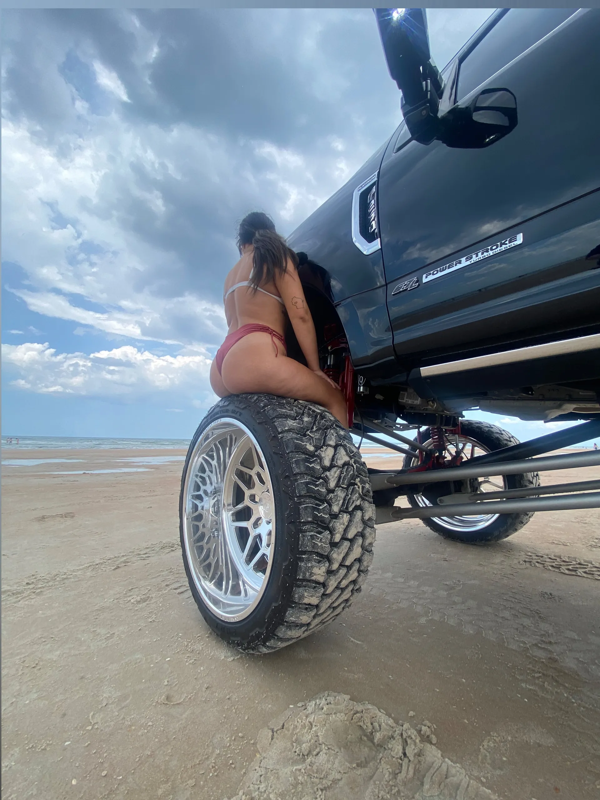 b gurnss OnlyFans header