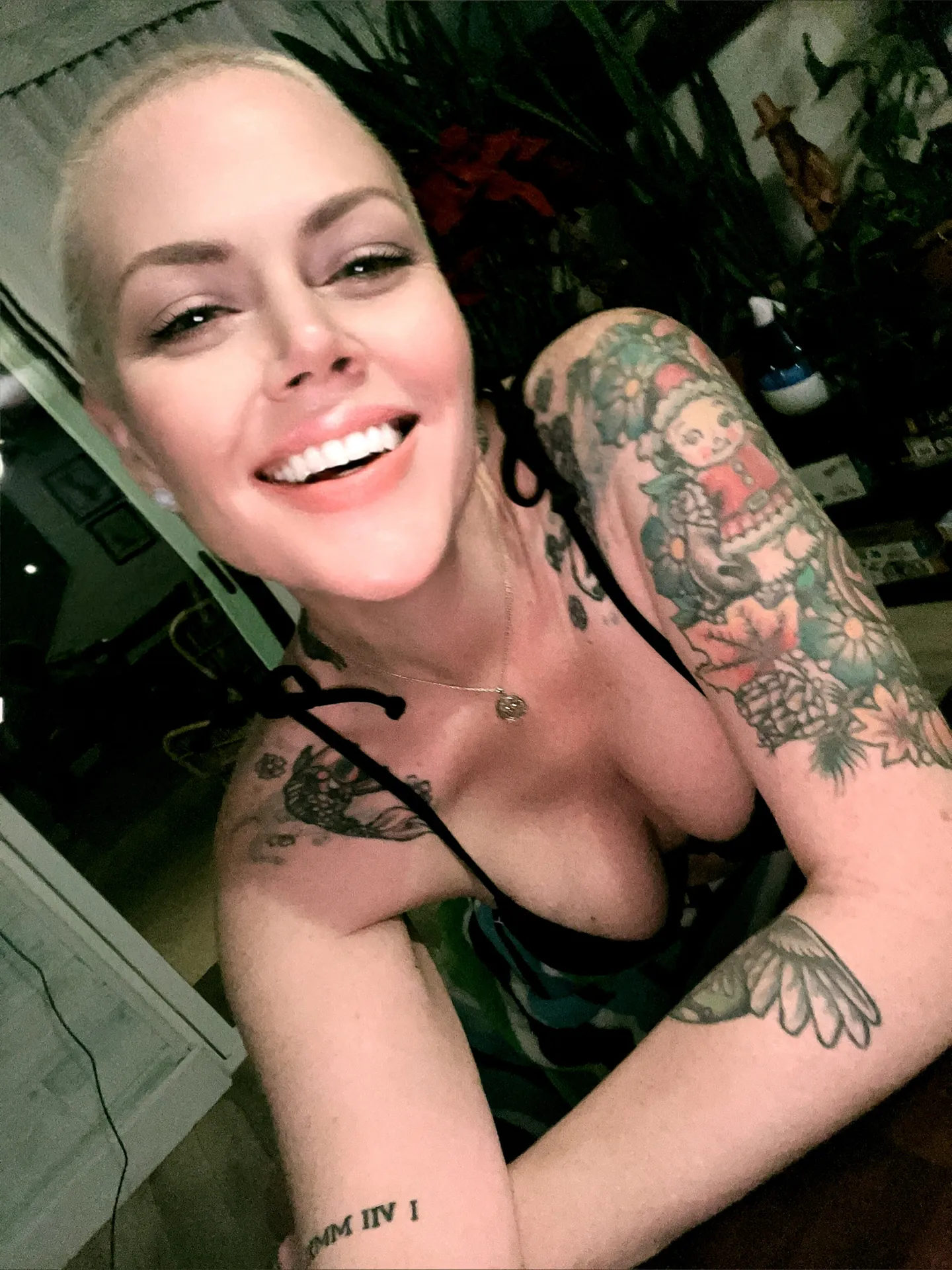 Bianca is NAKED!! 😻