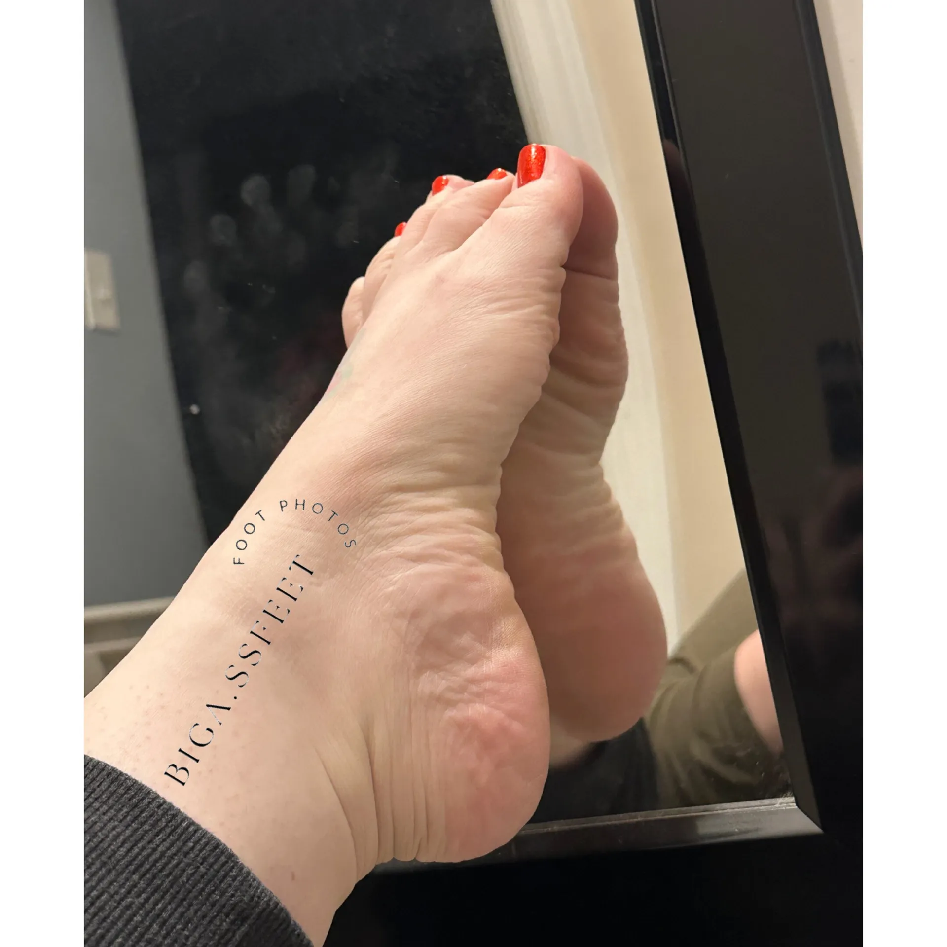 Lindsey With the Big Feet