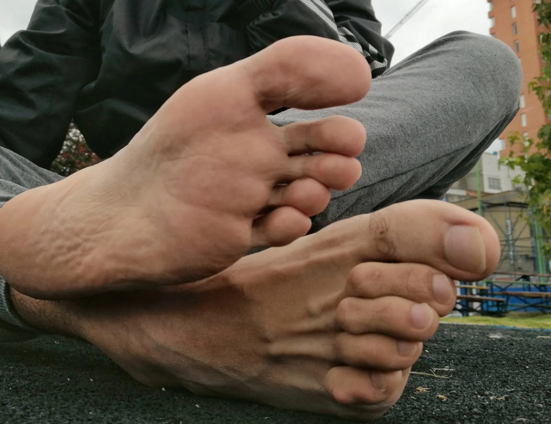 🦶🏻 PIE GRANDE / BIG FEET