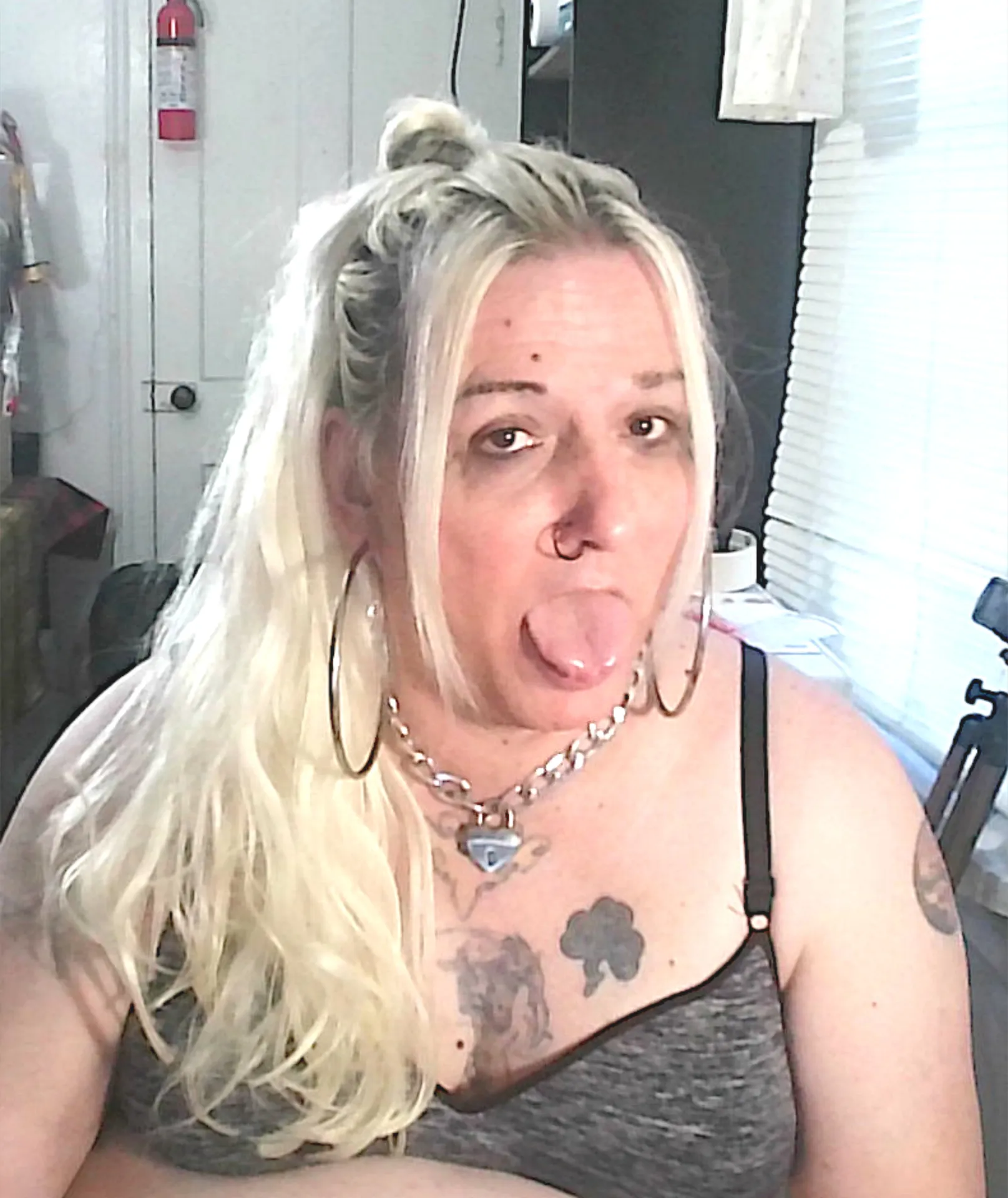 Allicia @bimbohippie4u