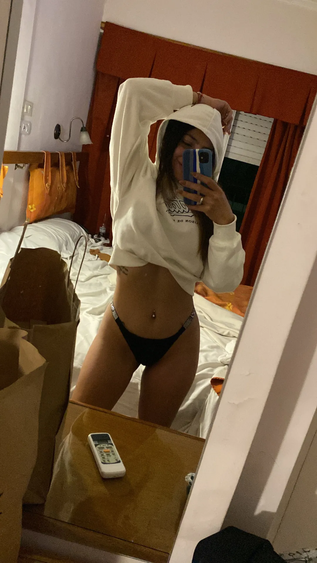 N I K I ✨ v.c@alls