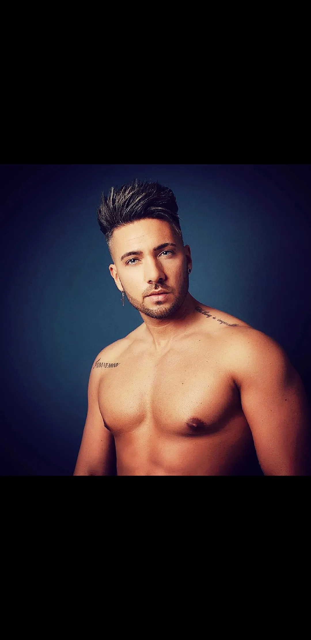 blue eyes OnlyFans header