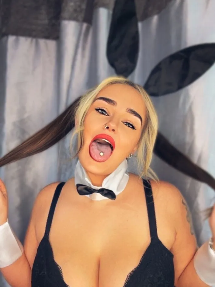 The mom next door❤️‍🔥