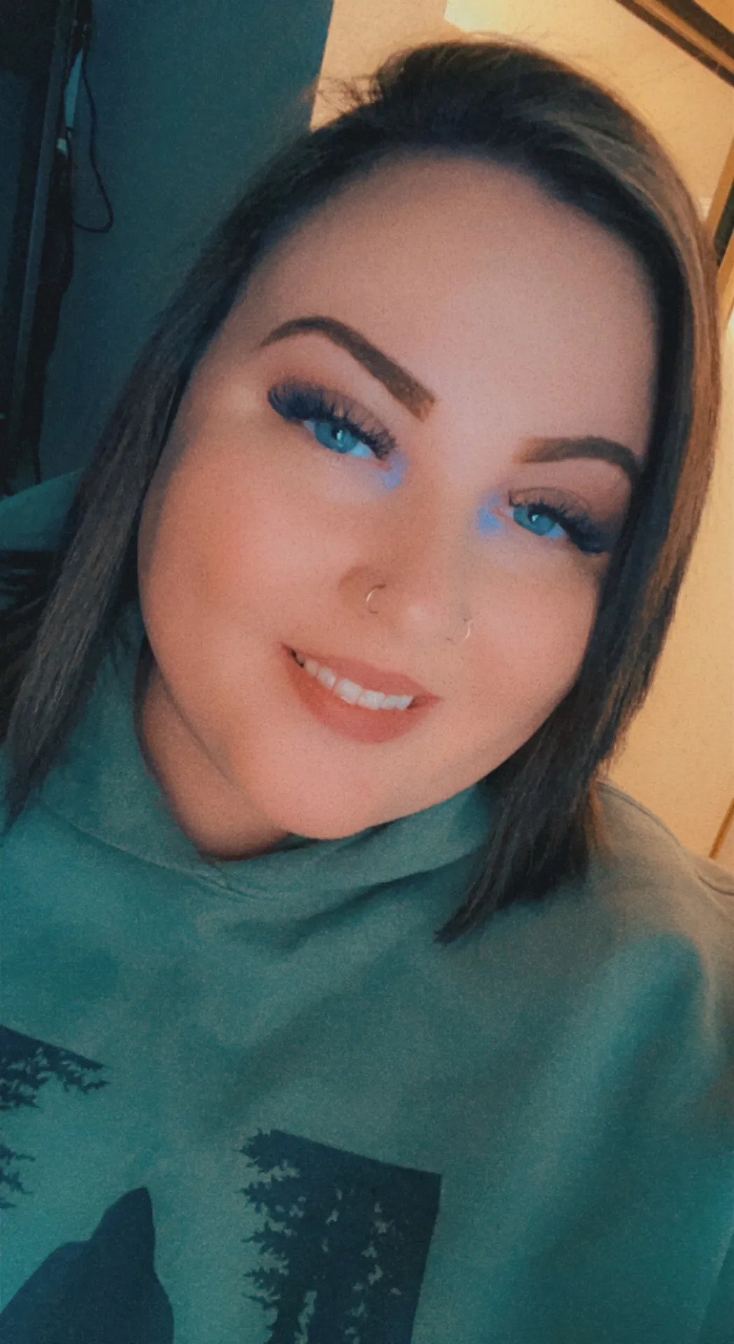 BLUE EYED x THICC THIGHED