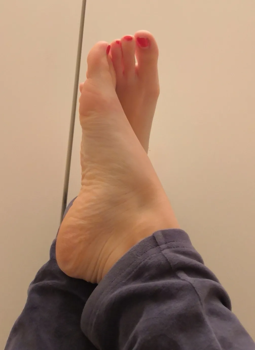 Blue eyed feet adventures👣💙🦪 OnlyFans header