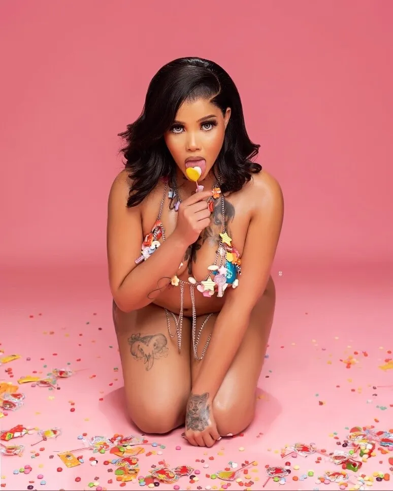 H E R BODY W H I S P E R S