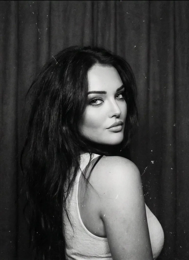 Dark-Haired Barbie ✨ Natural Curves 🍑