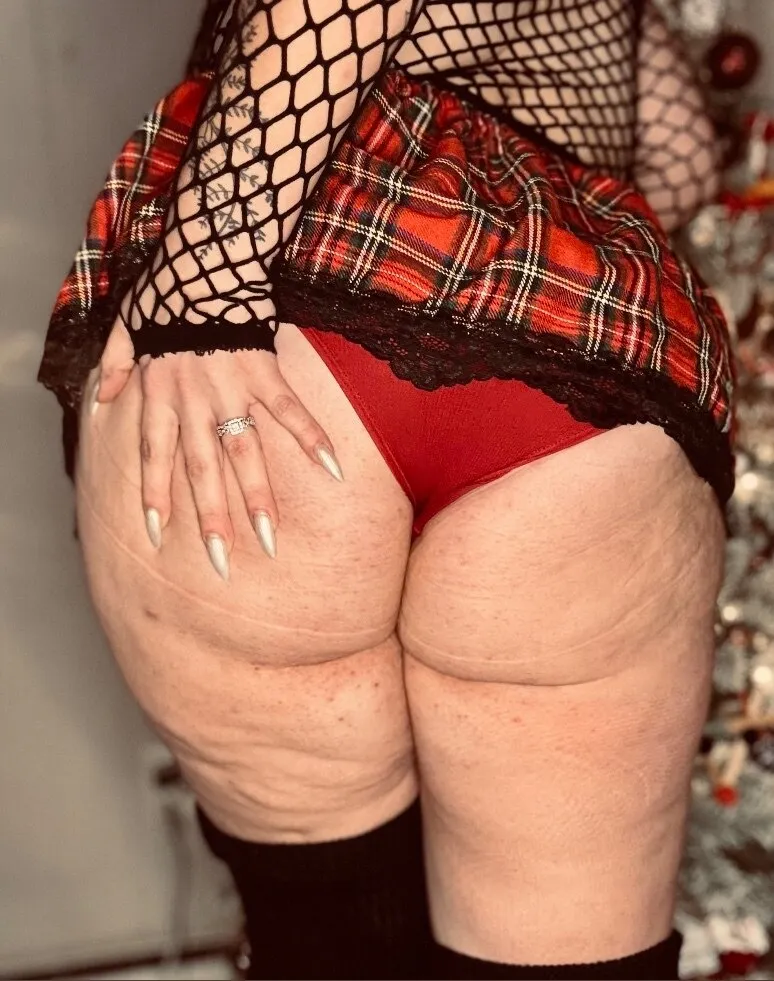 VoluptuousBooty and her GratefulMaster OnlyFans header