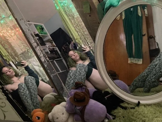 Izzy Bee OnlyFans header