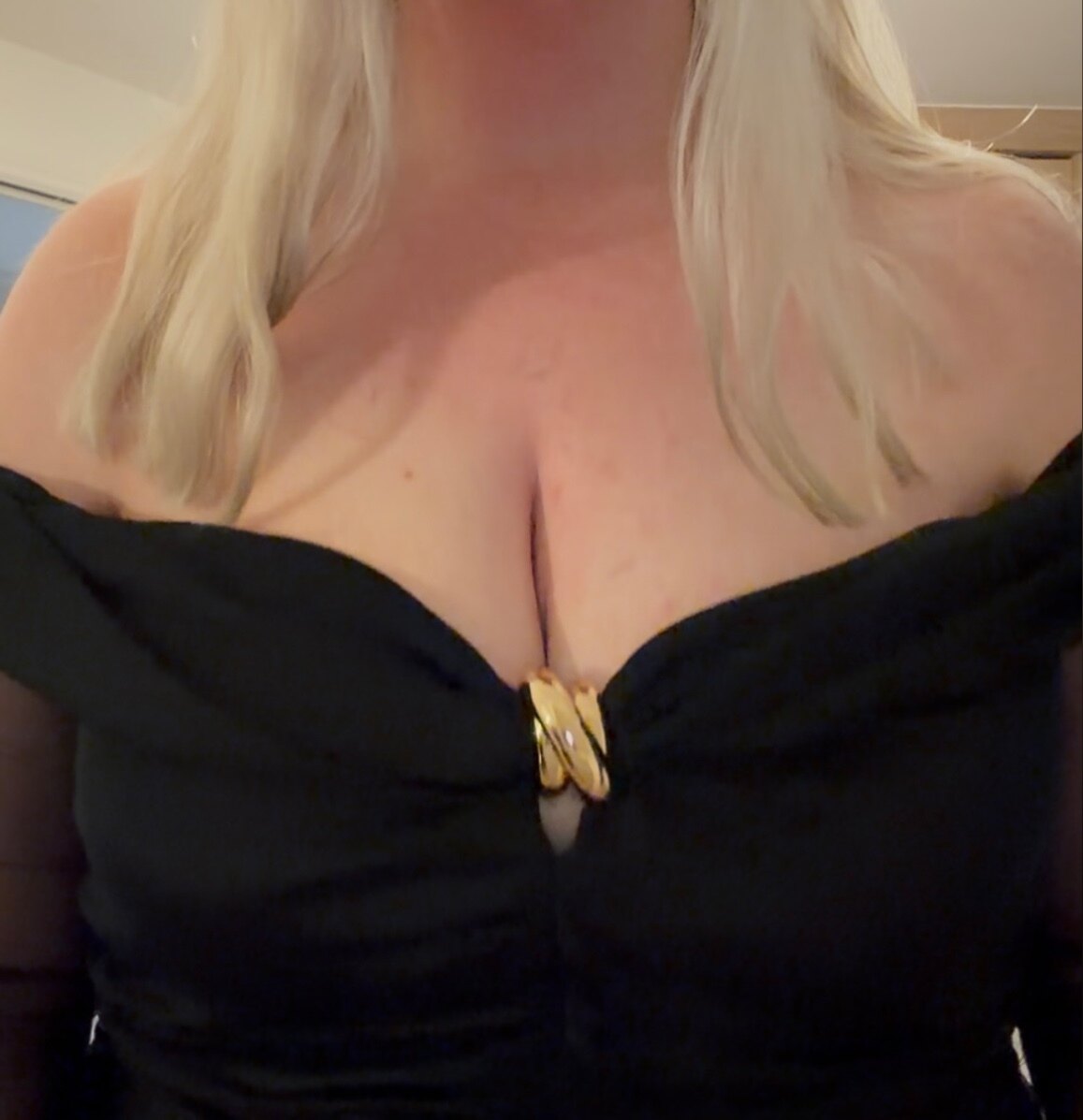 Curvy Blonde Babe OnlyFans