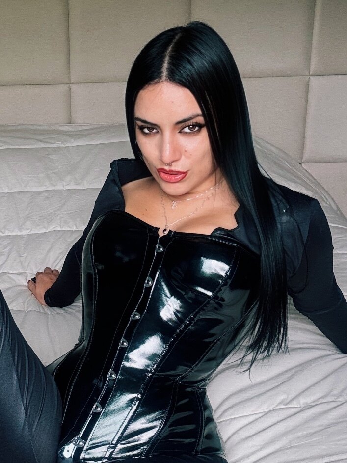 Dominatrix Calypsa / PET TRAINING OnlyFans