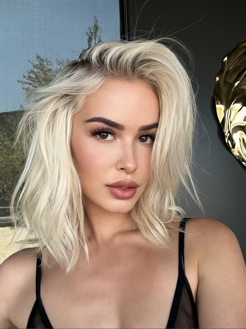 ⭐️ Elena Kamperi