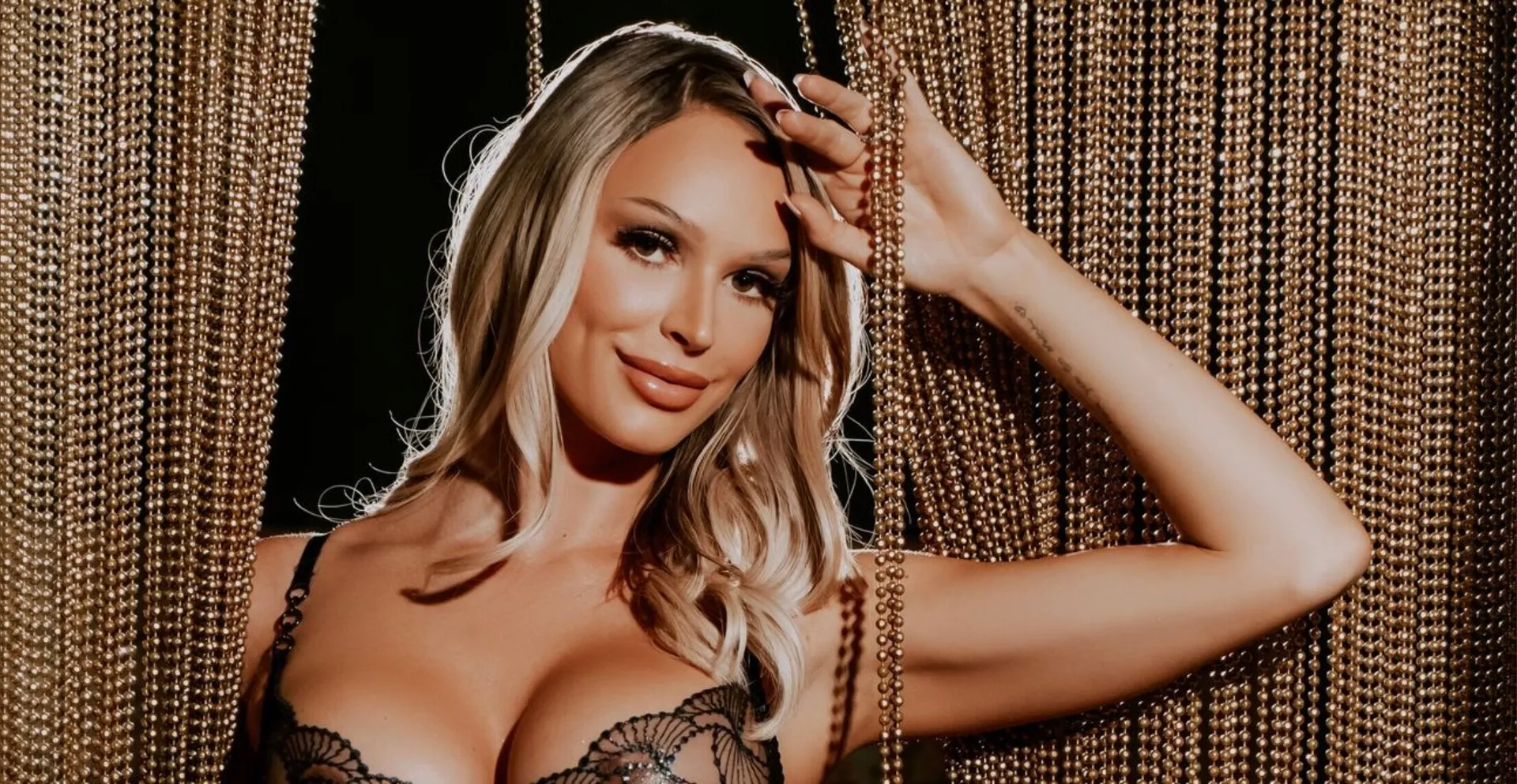 Emma Hix OnlyFans header